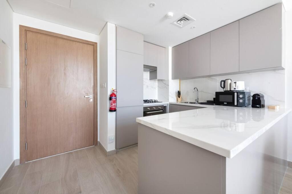 Cozy 2-bedroom In Fawad Azizi *